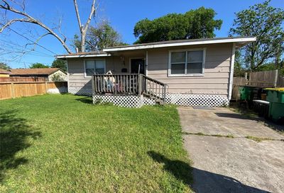 1212 Bookertee Street Baytown TX 77520