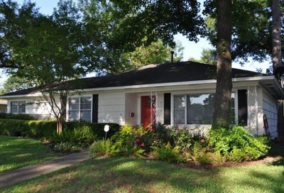 915 Worthshire Street Houston TX 77008