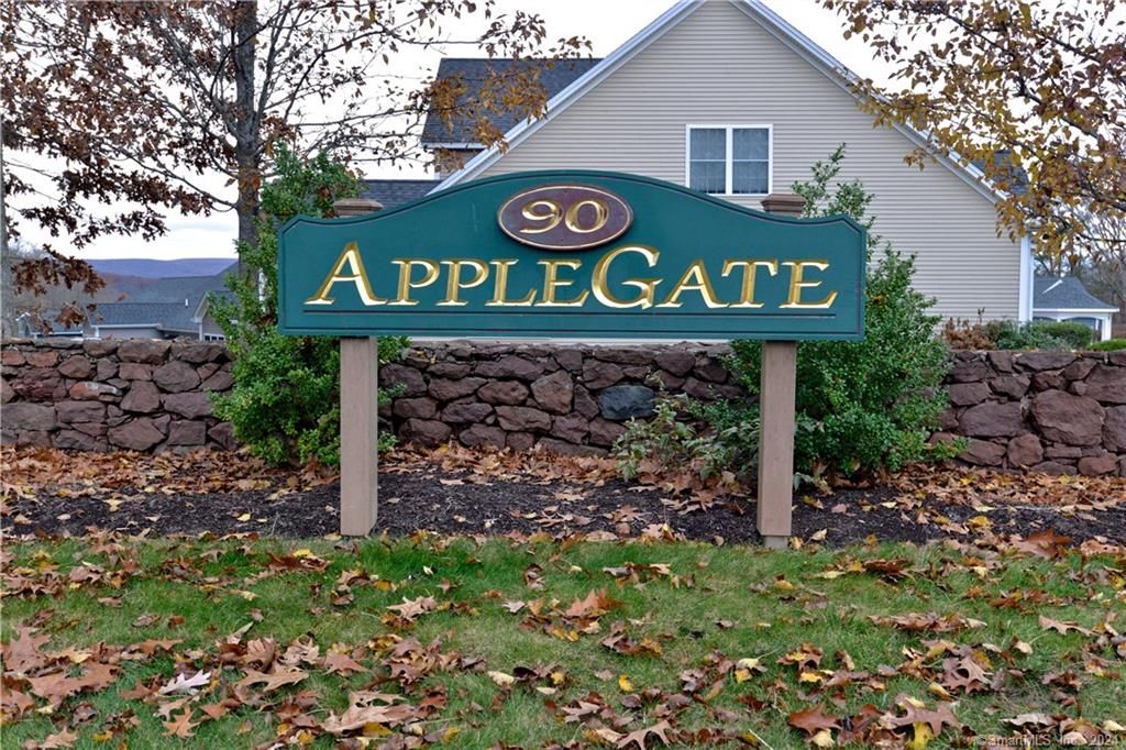 90 Apple Gate 141
