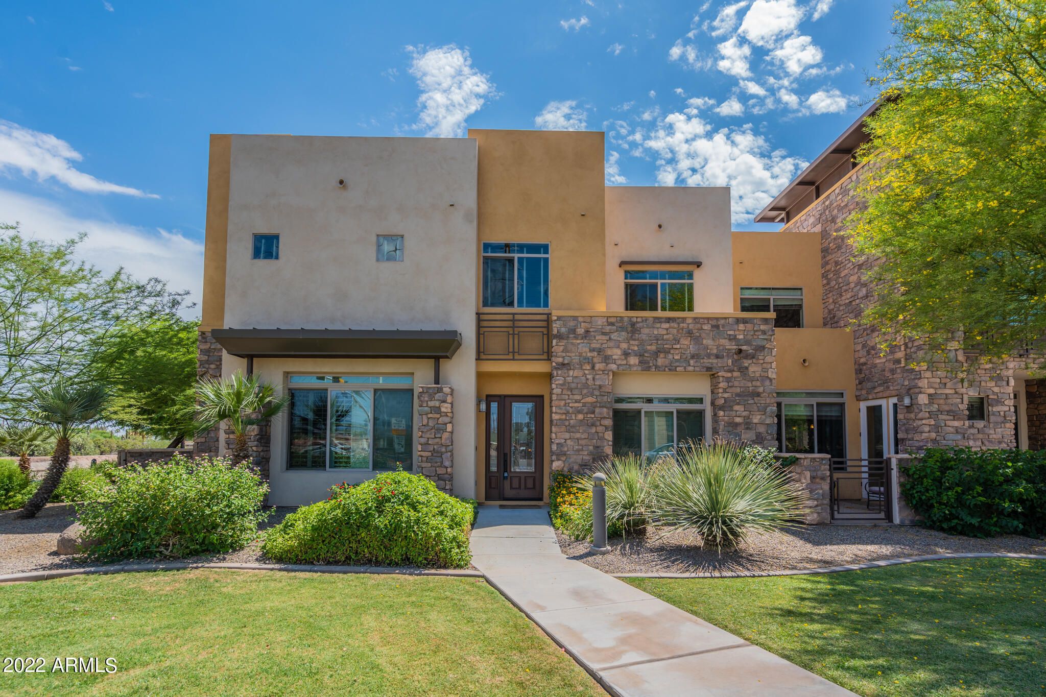 4931 N Woodmere Fairway --