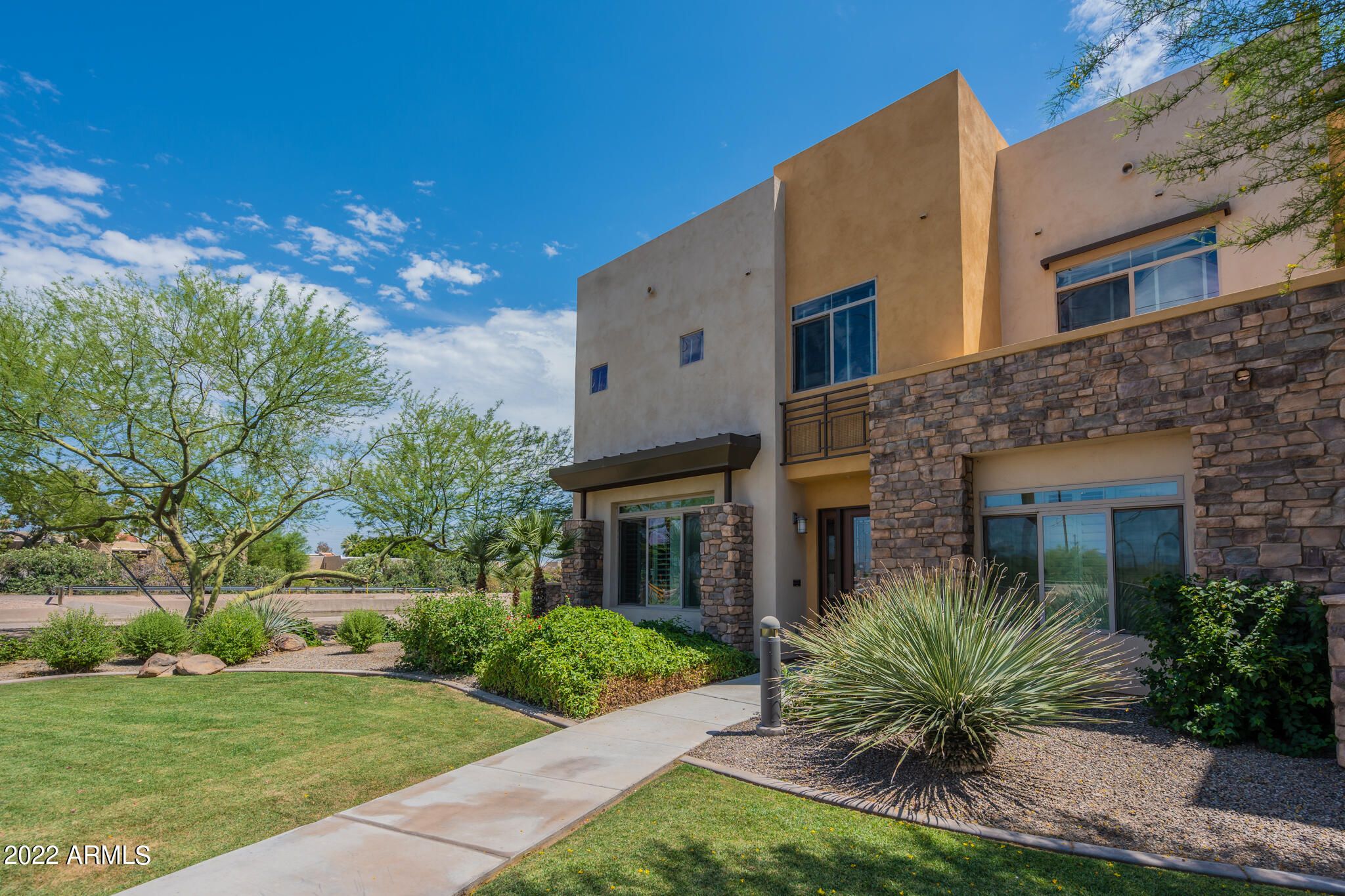 4931 N Woodmere Fairway --