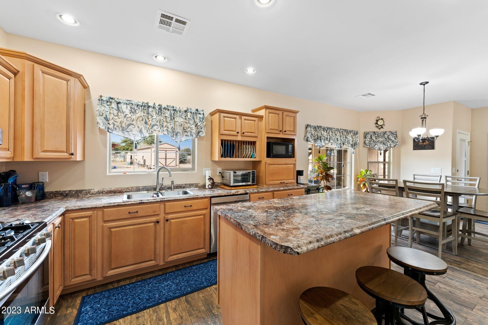 17672 W Foothill Road