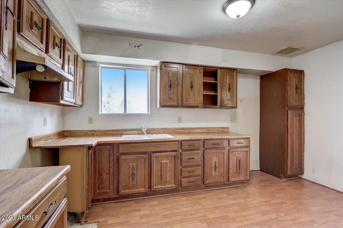 2516 E Victory Drive