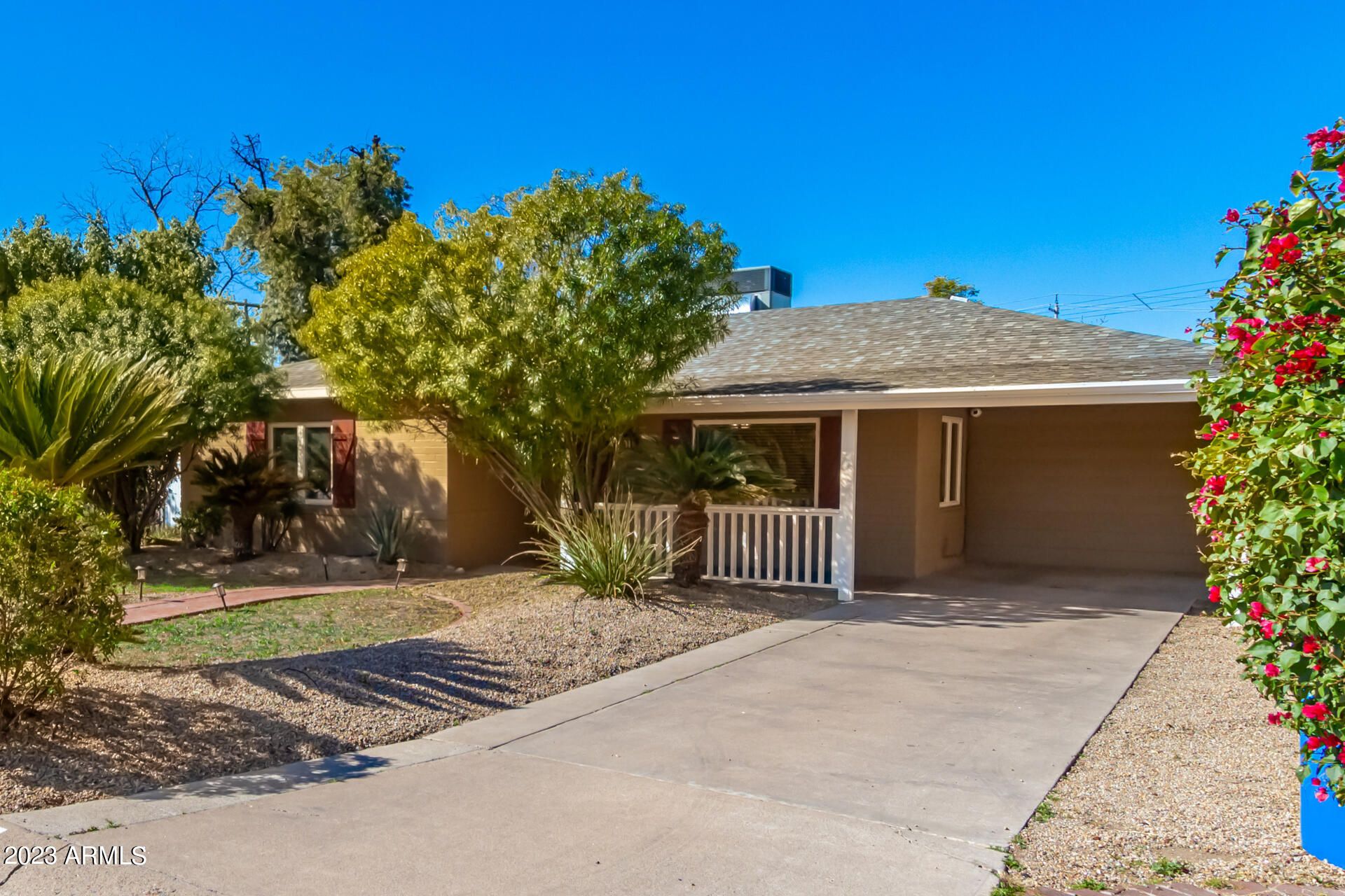 6842 N 10th Place