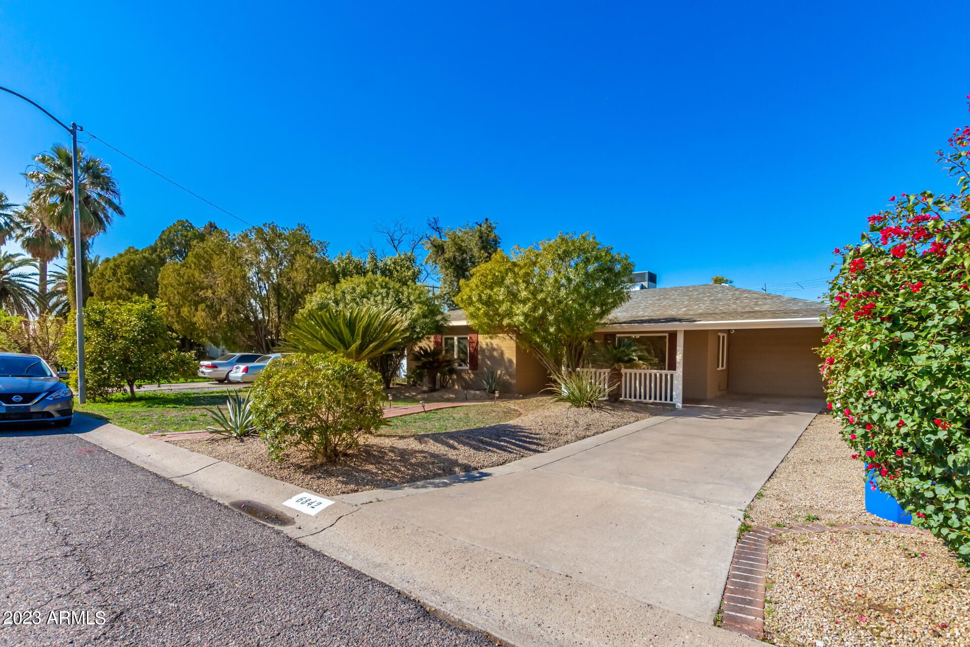 6842 N 10th Place