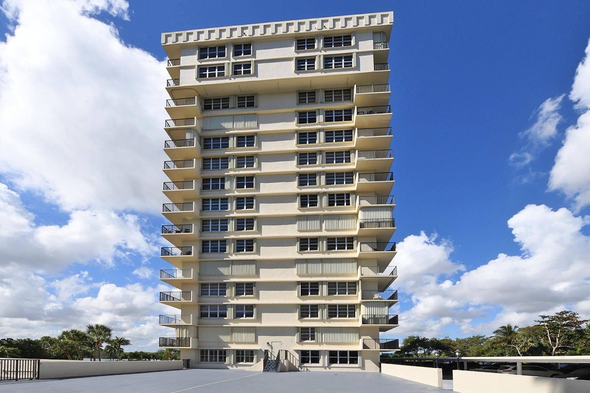 Properties 2121 N Ocean Boulevard