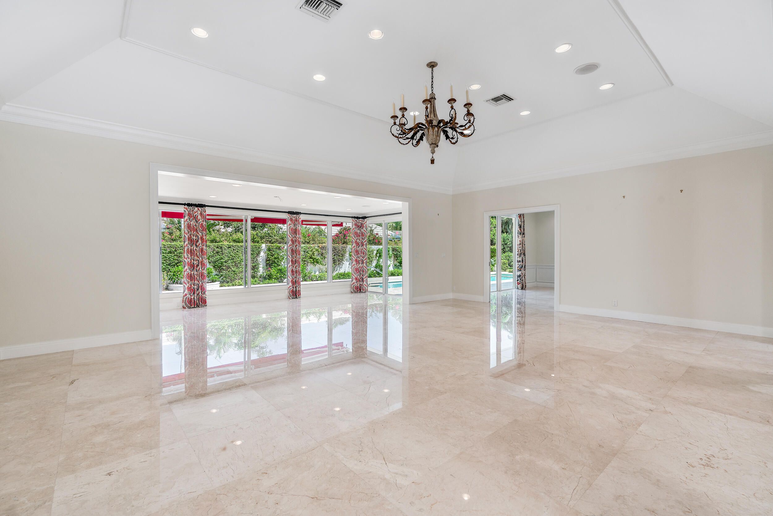 12105 Surrey Lane