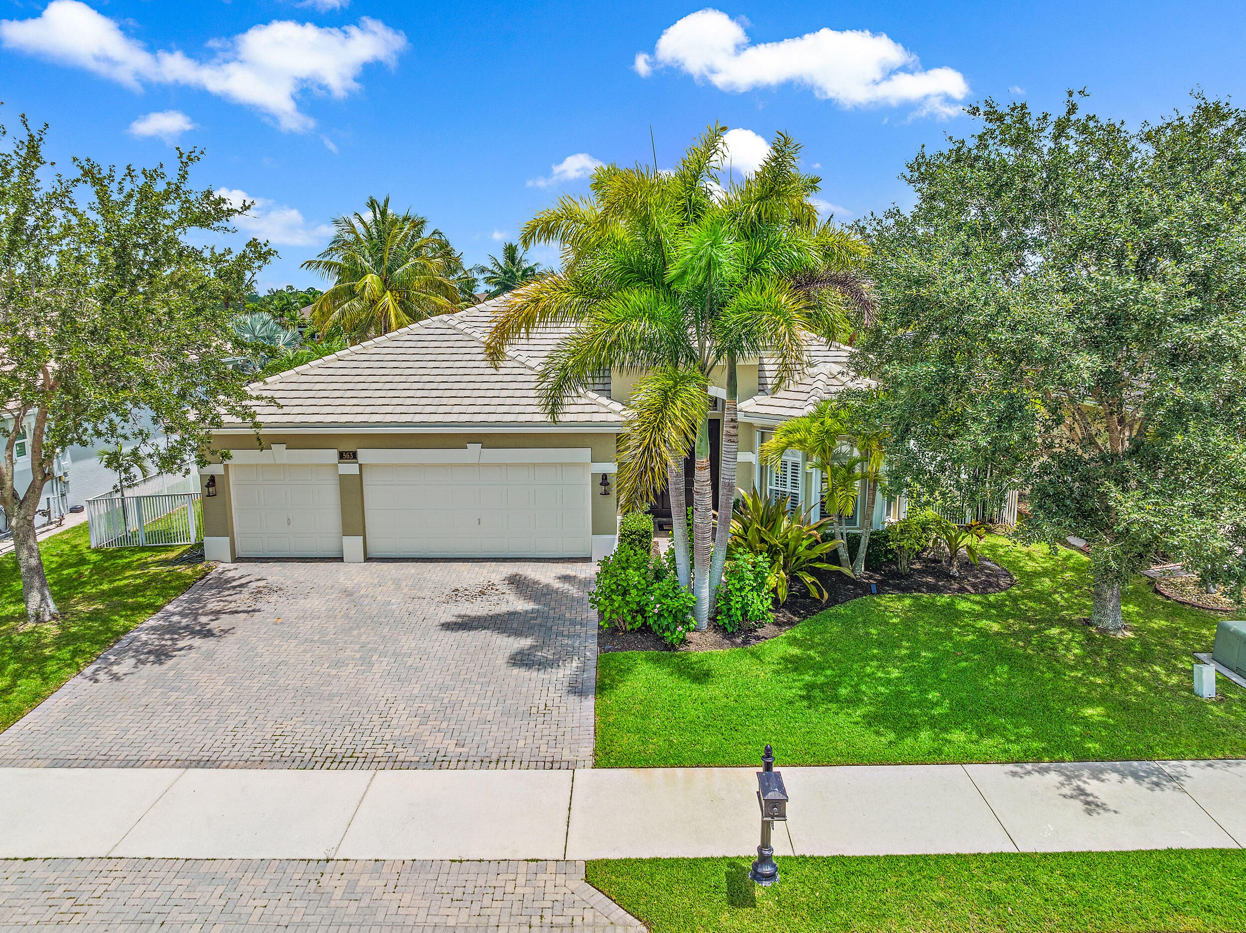 563 SW Lost River Road