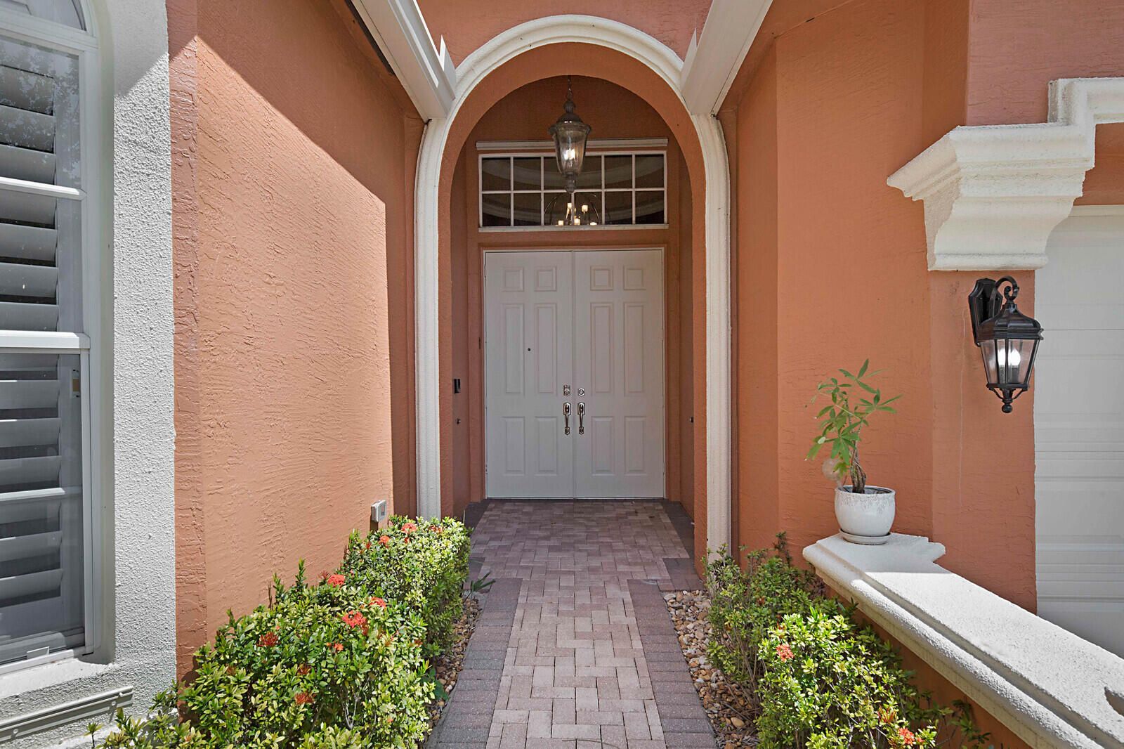 Properties 9949 Via Elegante