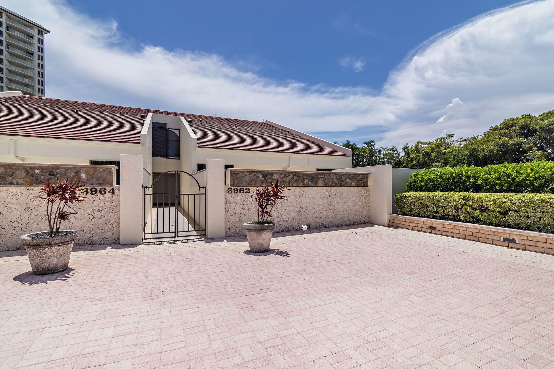 3962 N Ocean Drive