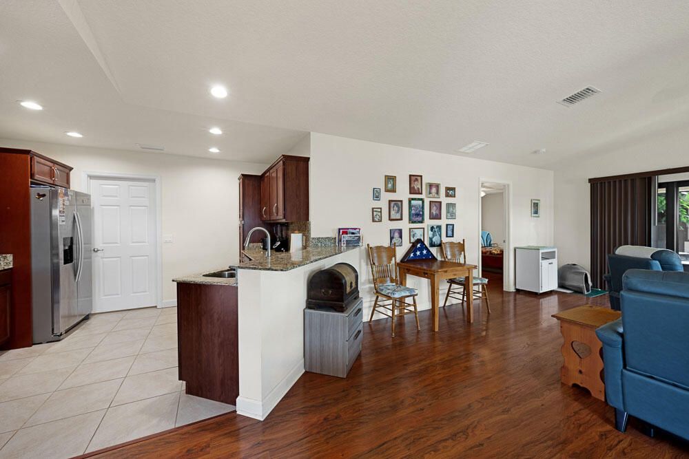 37 Monterey Way