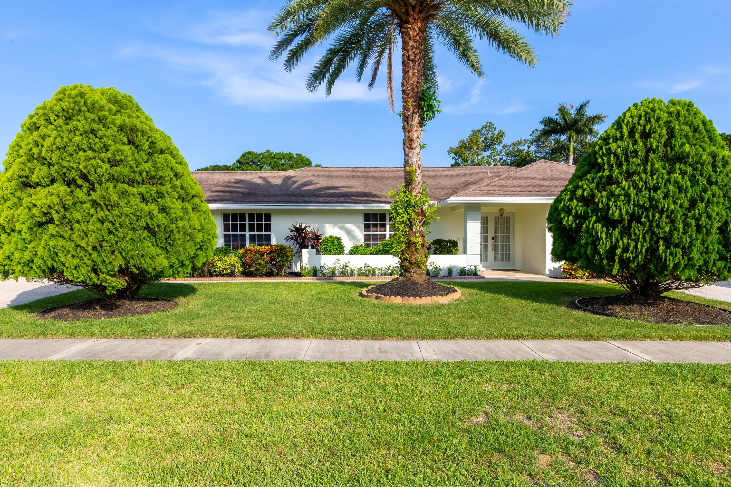 Properties 1726 The 12th Fairway