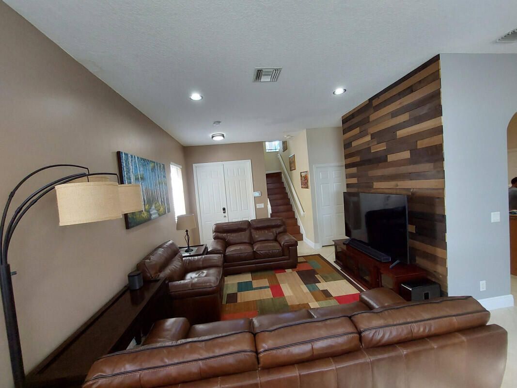 8888 S San Andros