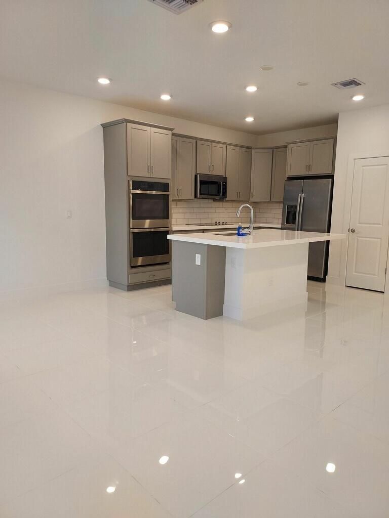 232 Preserve S Trail