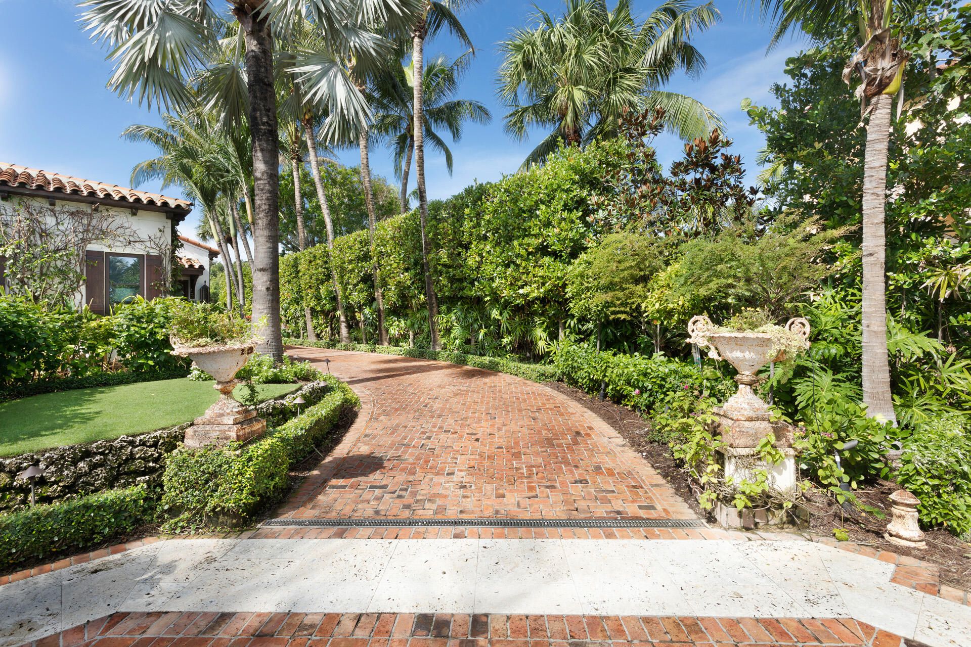 1465 N Ocean Boulevard