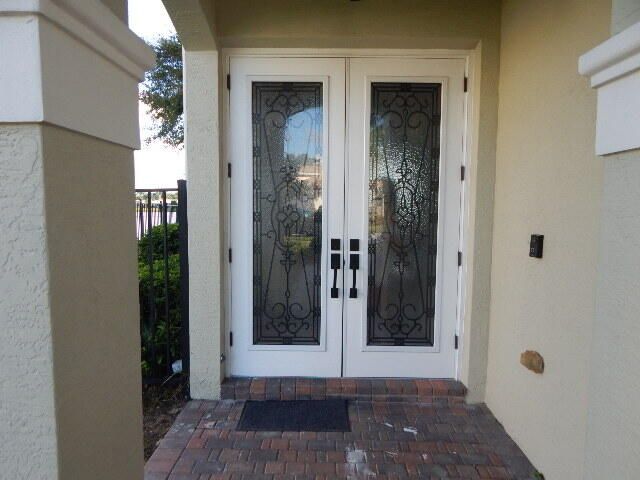 8722 S San Andros
