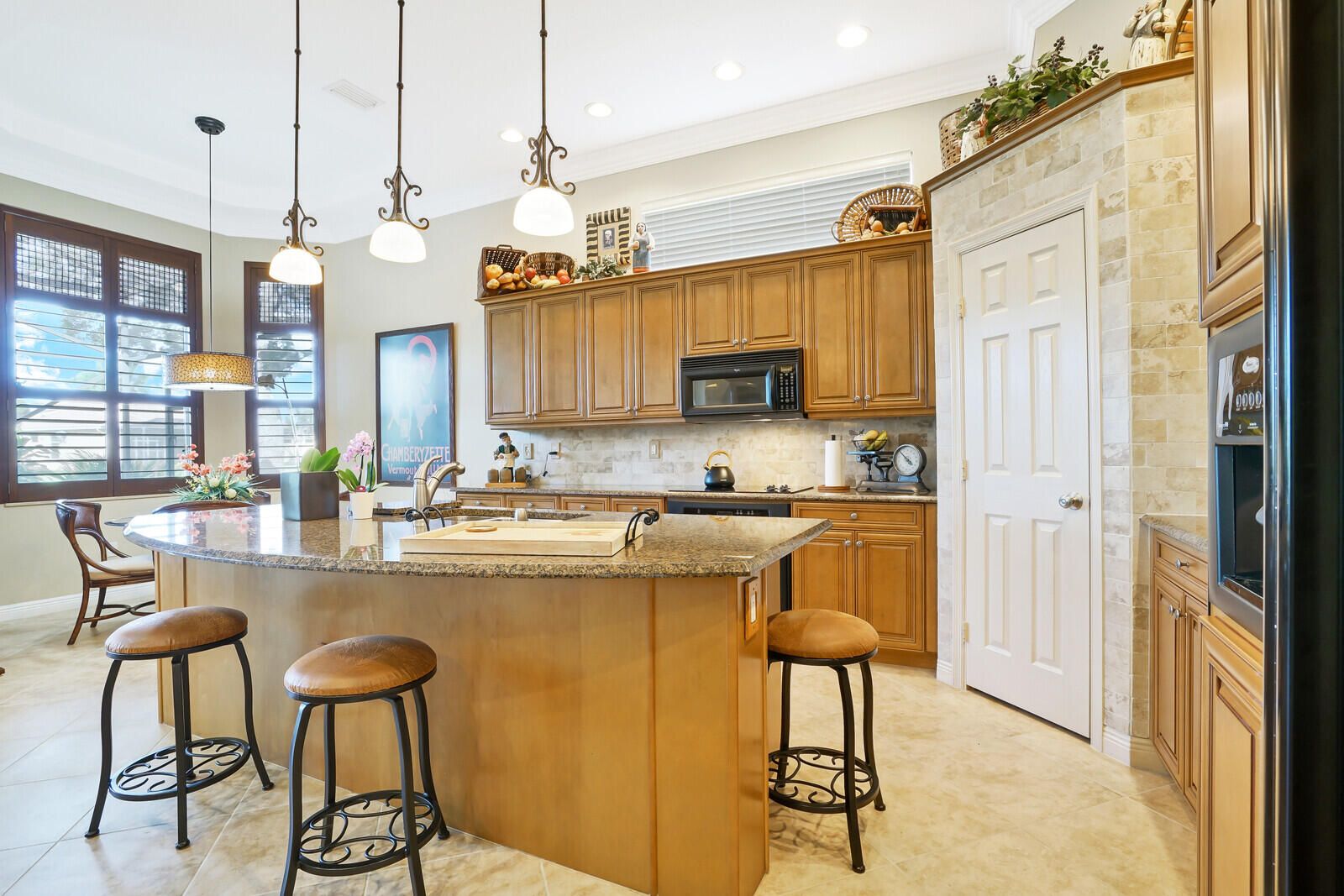 Properties 9581 Via Grande W
