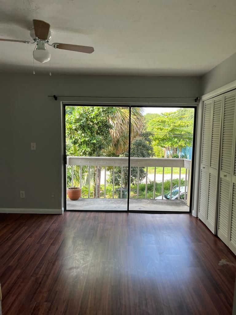 935 SW 20 Court