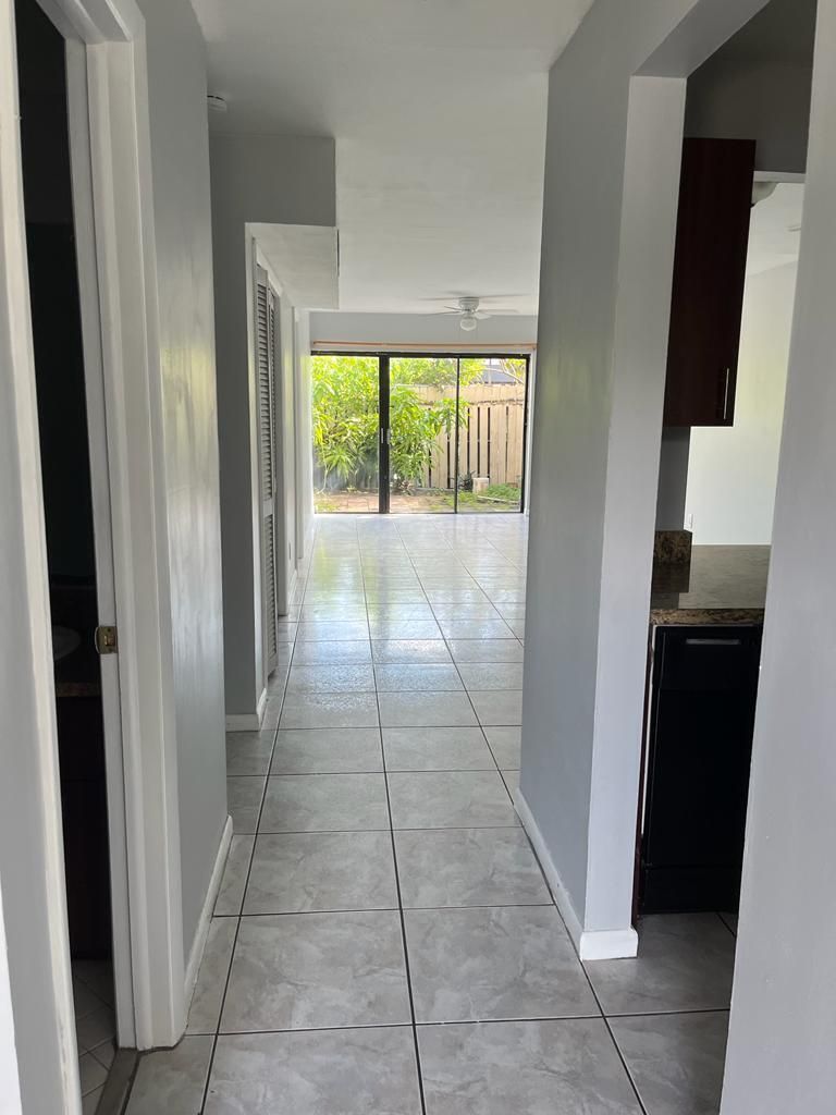 935 SW 20 Court
