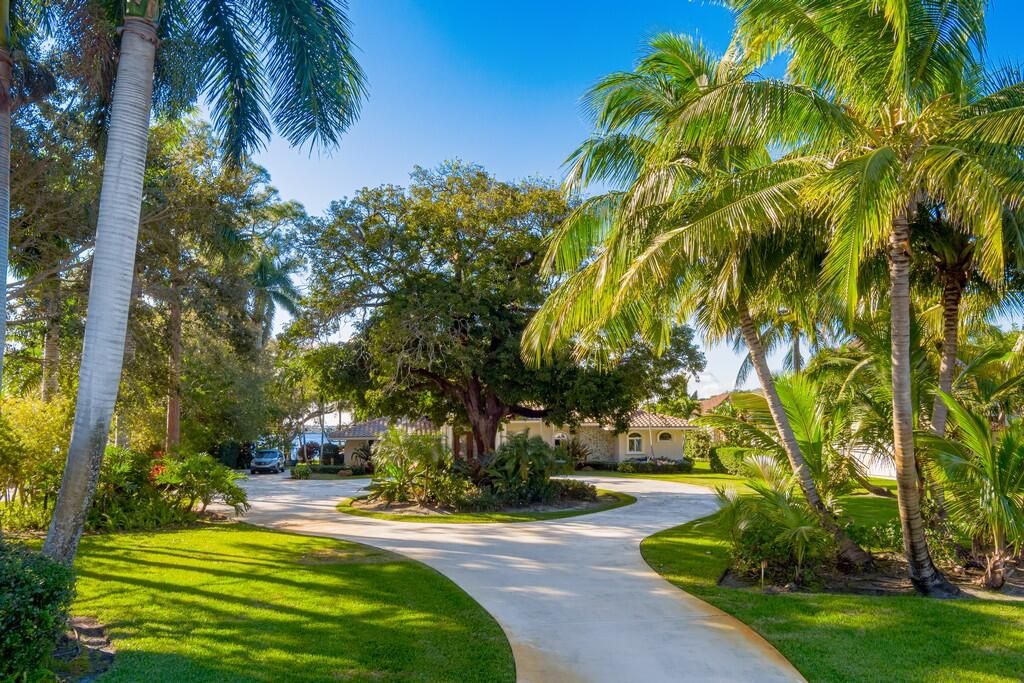 1870 NW River Trail