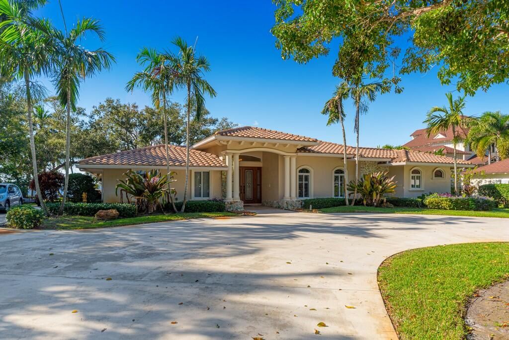 1870 NW River Trail