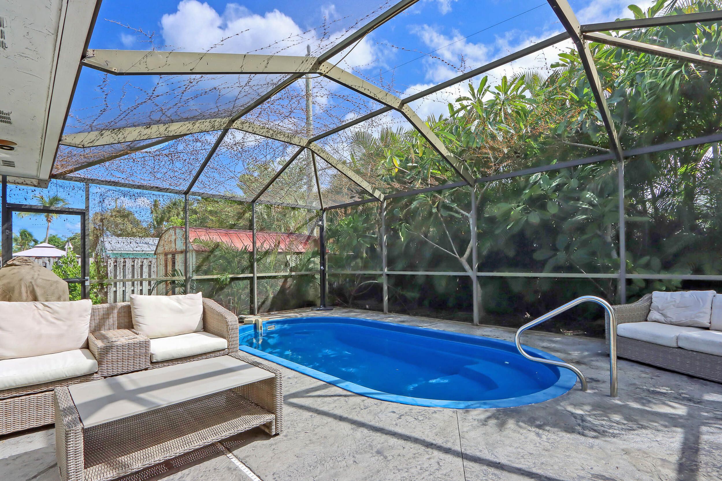 5512 SE Nassau Terrace