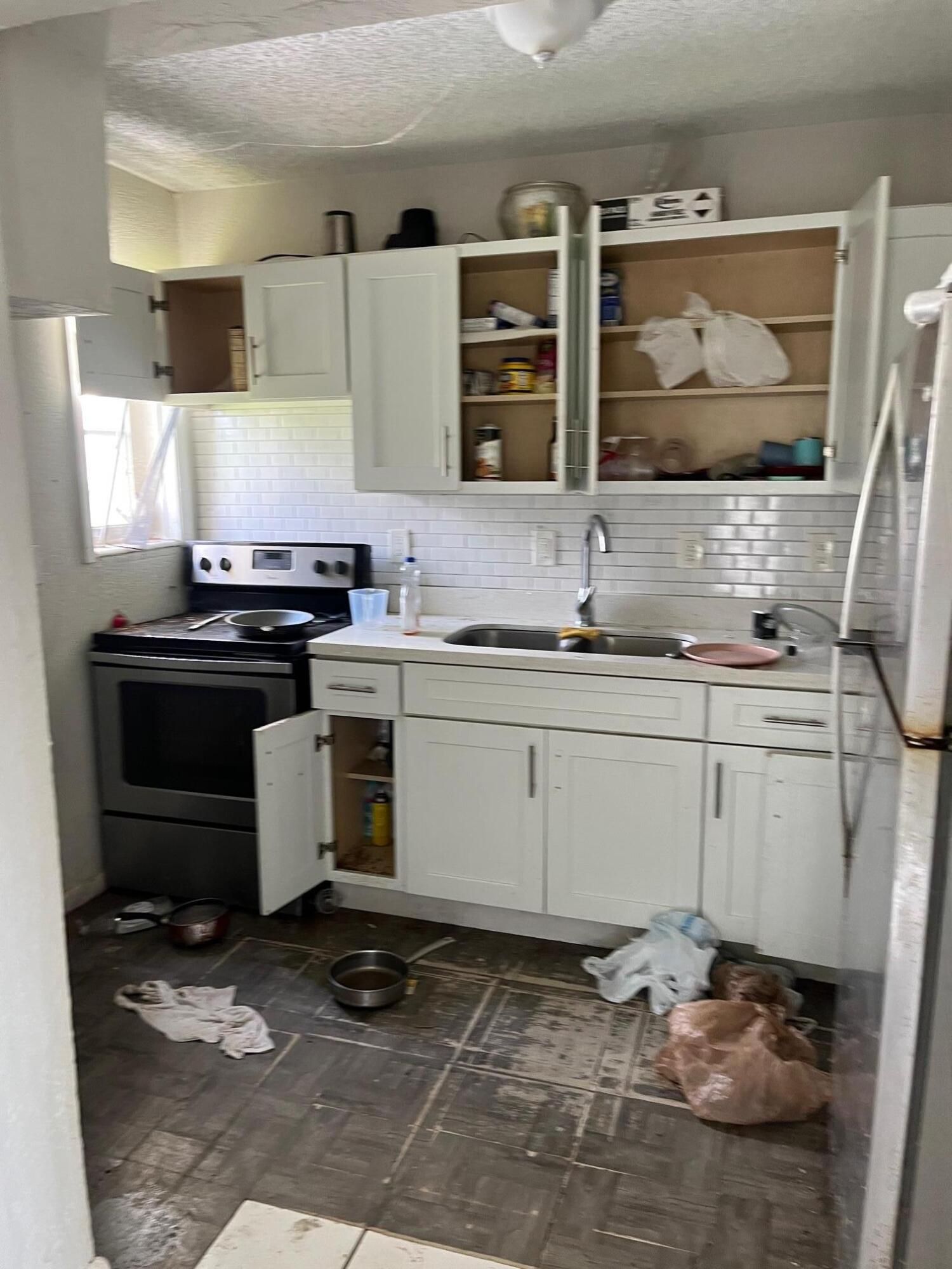 303 NW 28th Way
