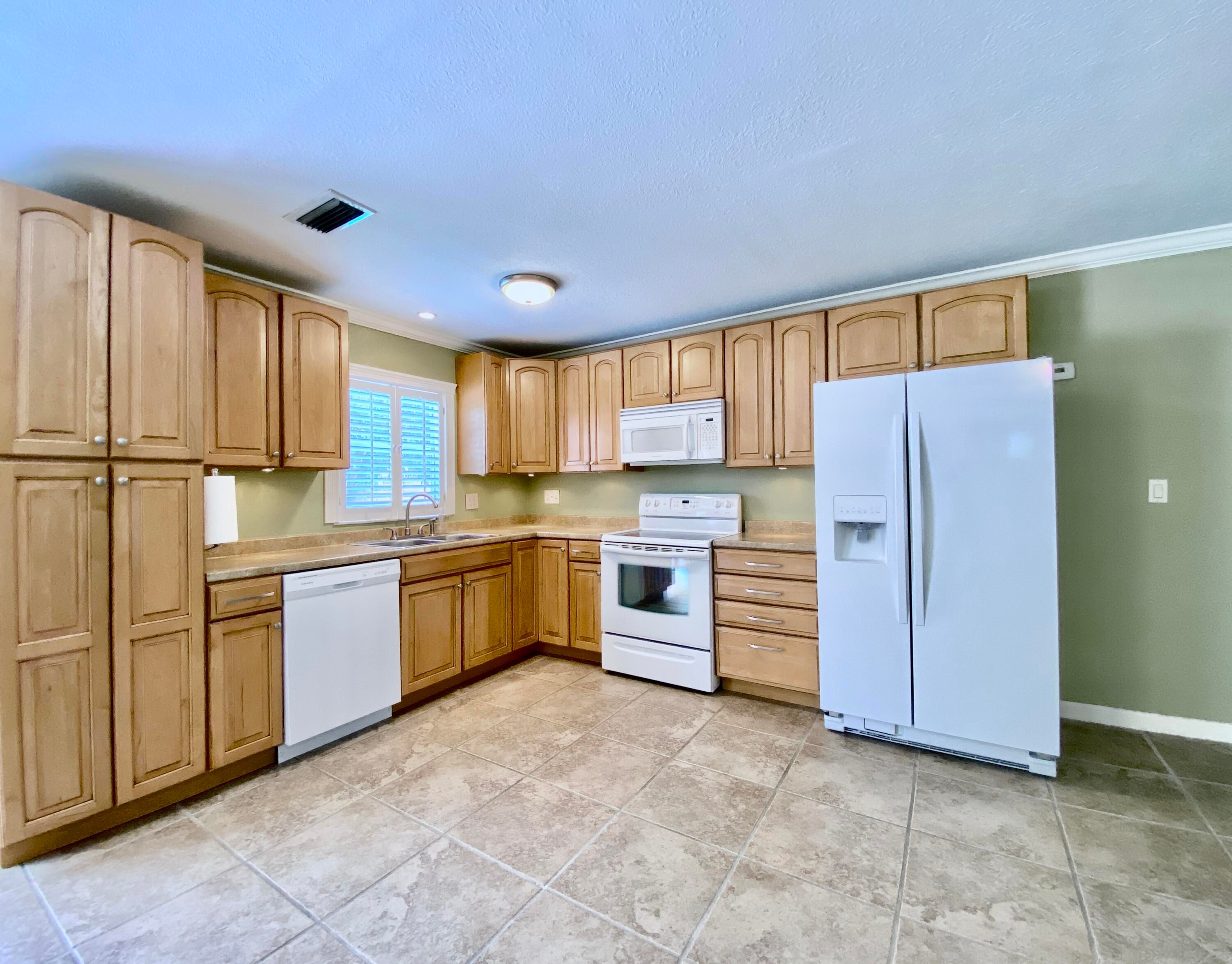 Properties 1230 Chorus Way