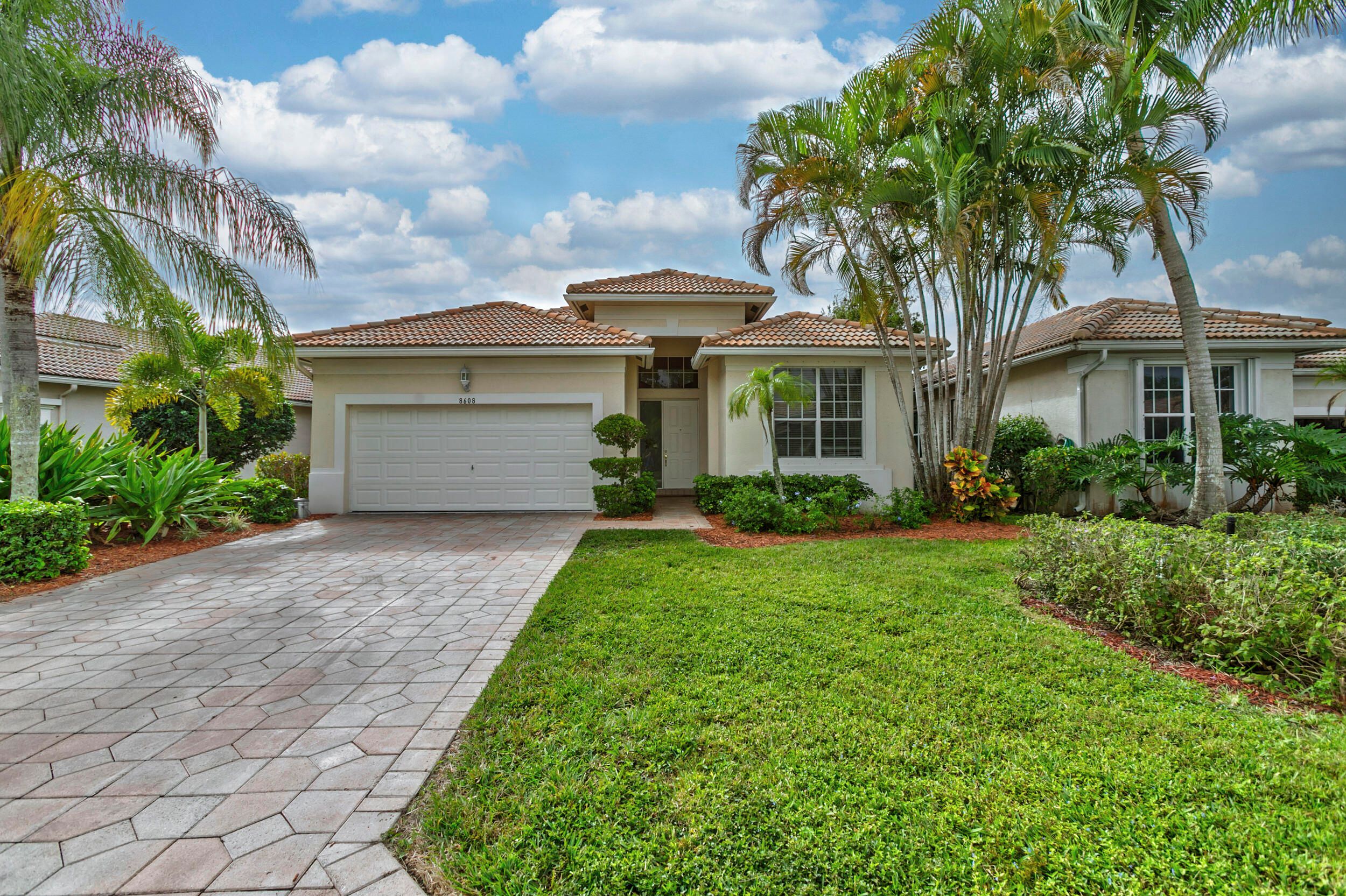 8608 San Andros