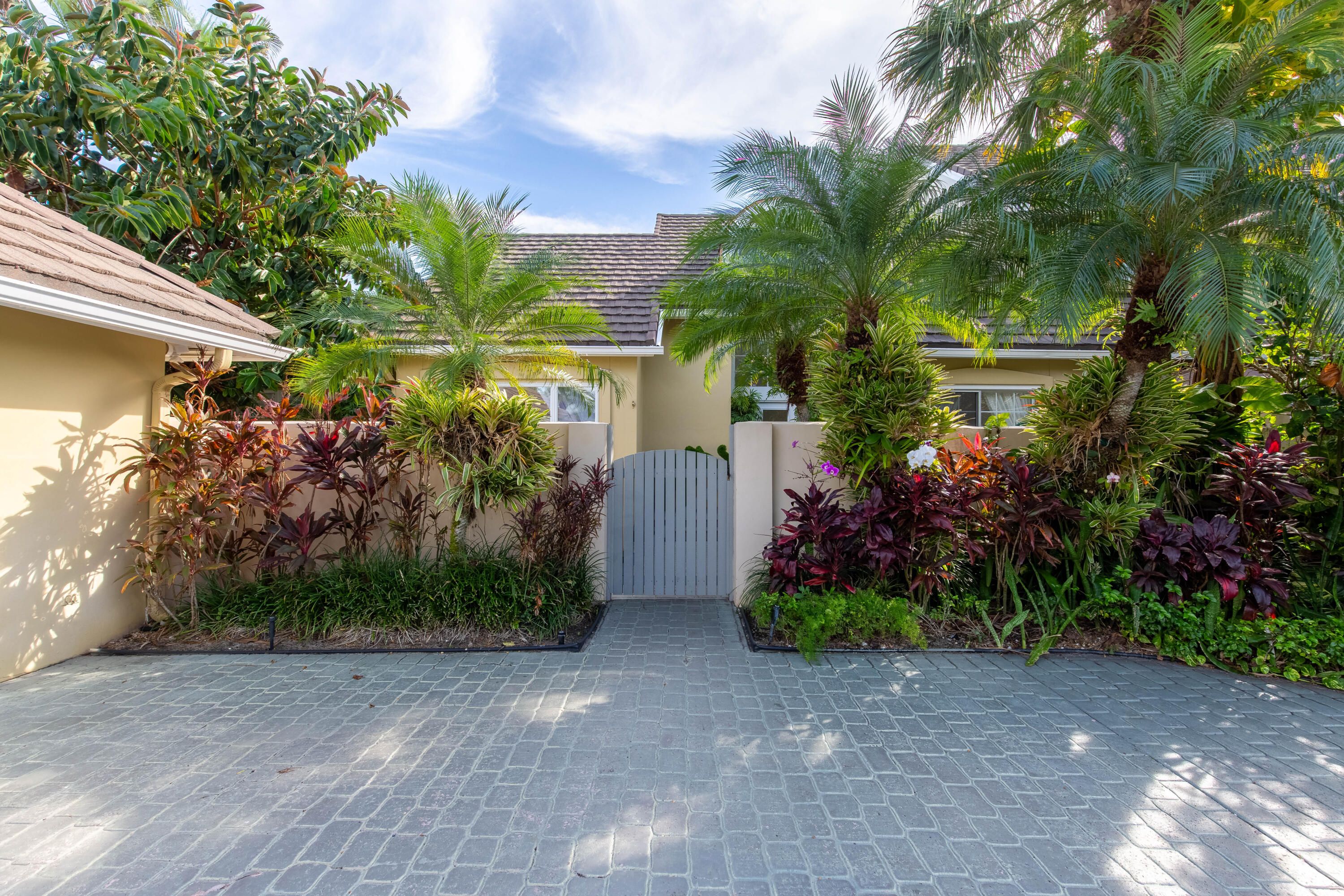 Properties 2600 Muirfield Court