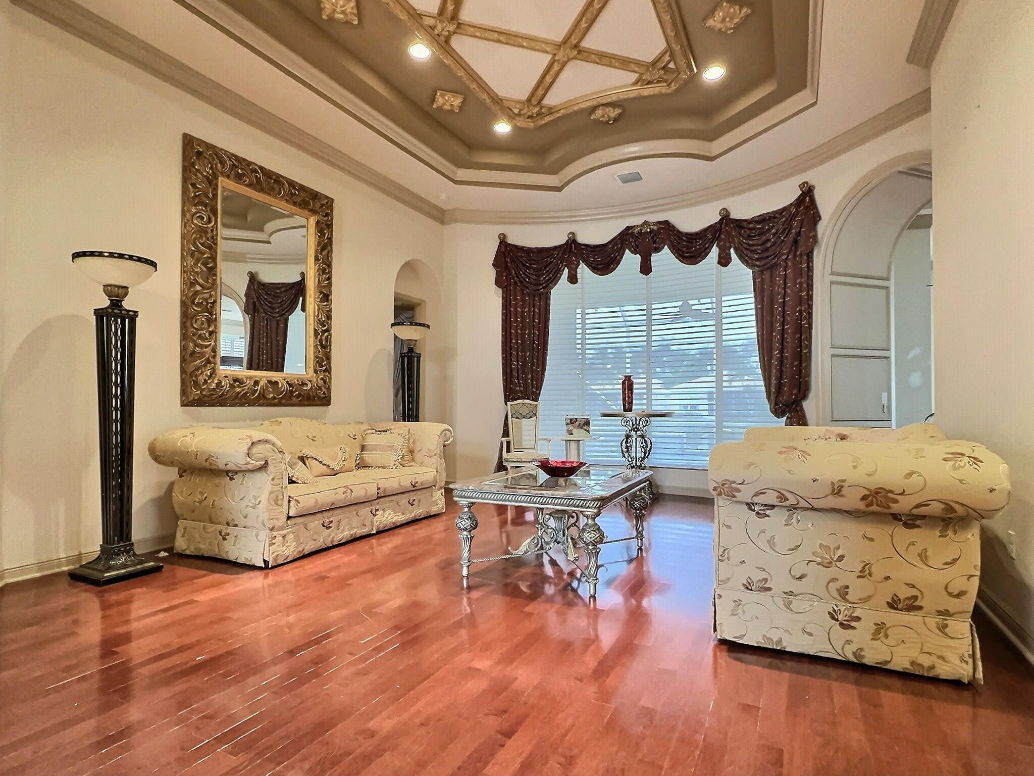 Properties 8768 Via Prestigio E