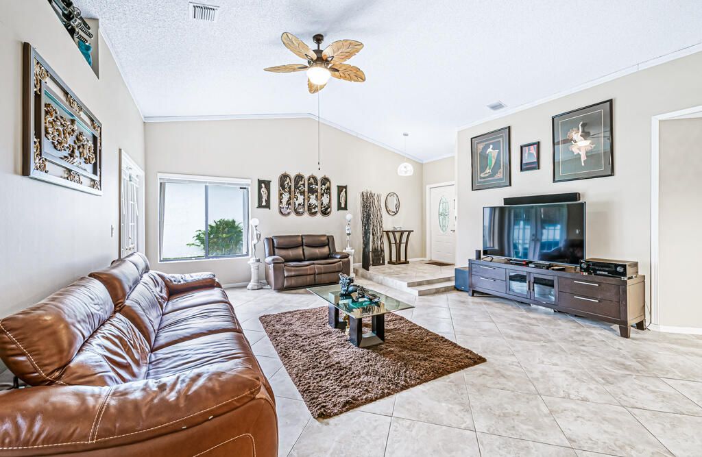 10660 Santa Laguna Drive