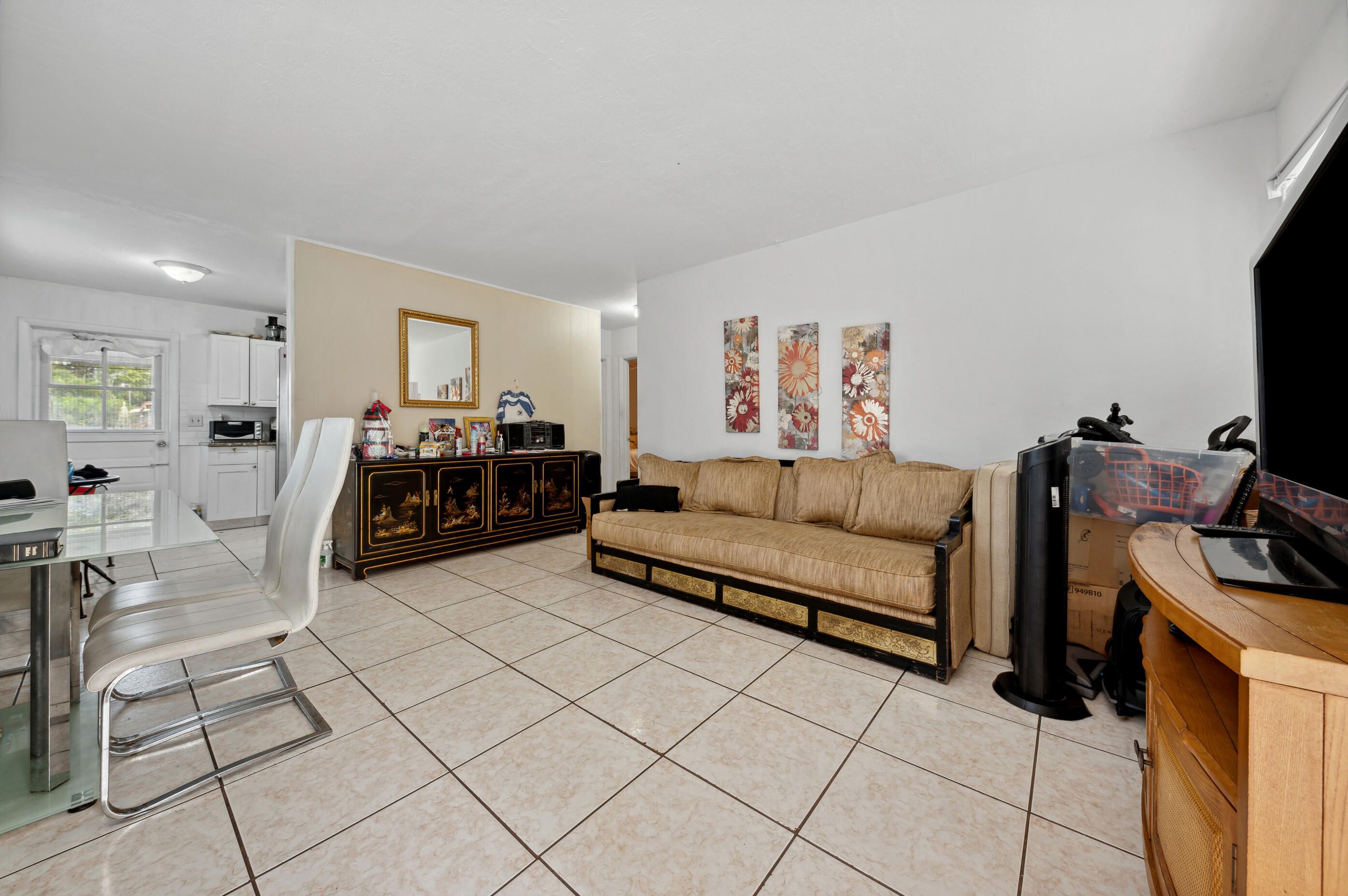 5812 Banana Road