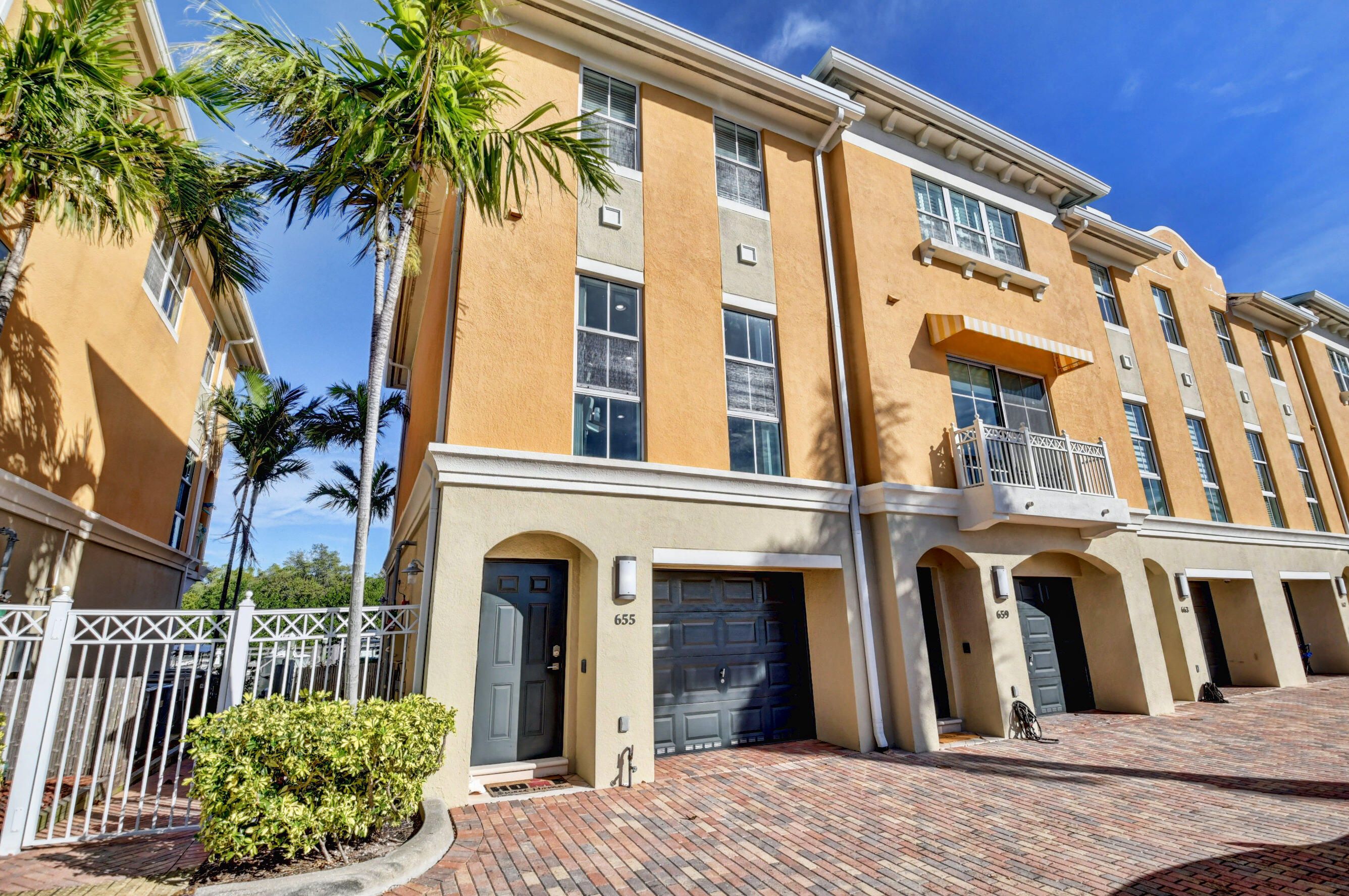 655 Casa Loma Boulevard