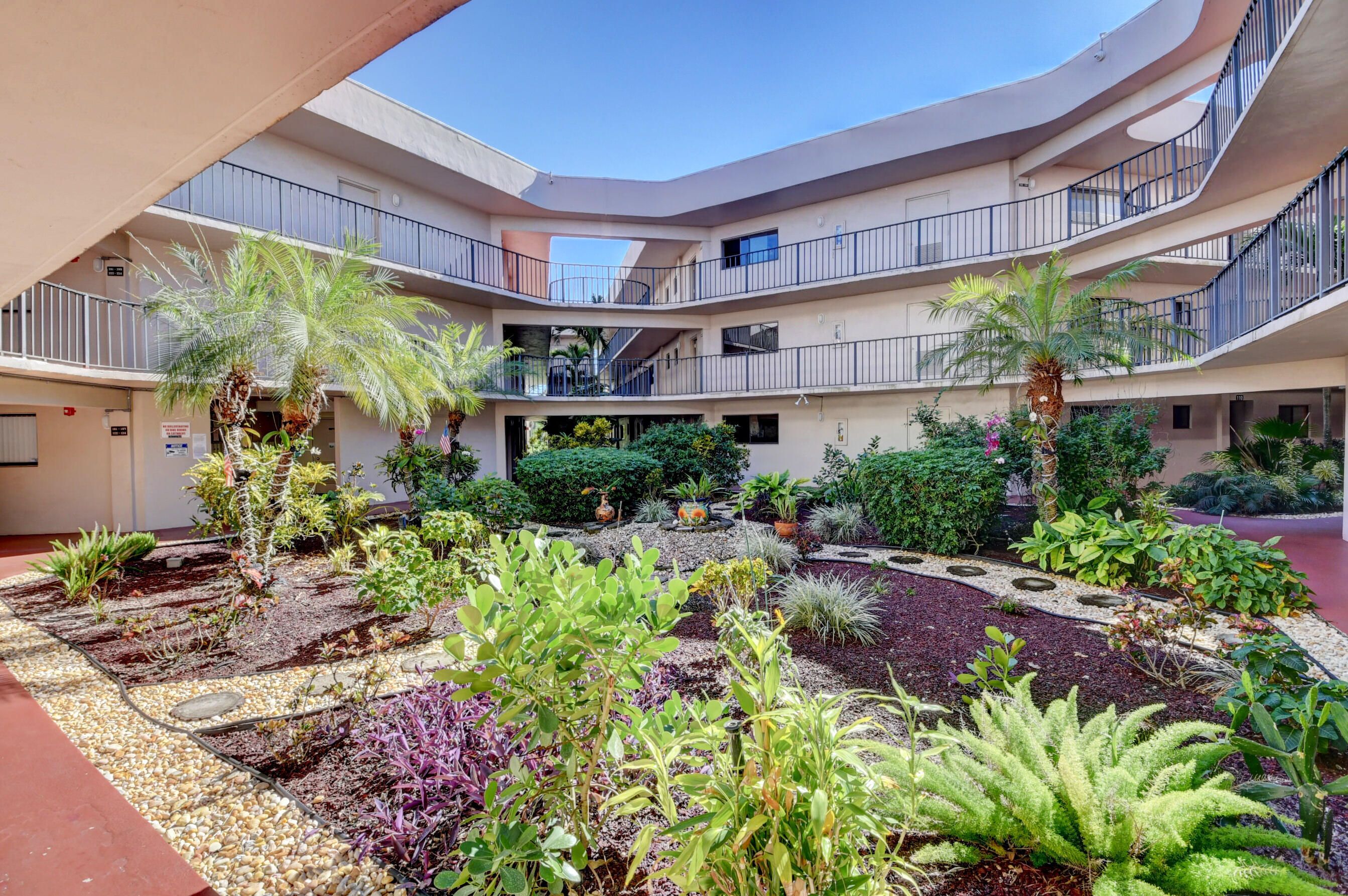 5160 Las Verdes Circle
