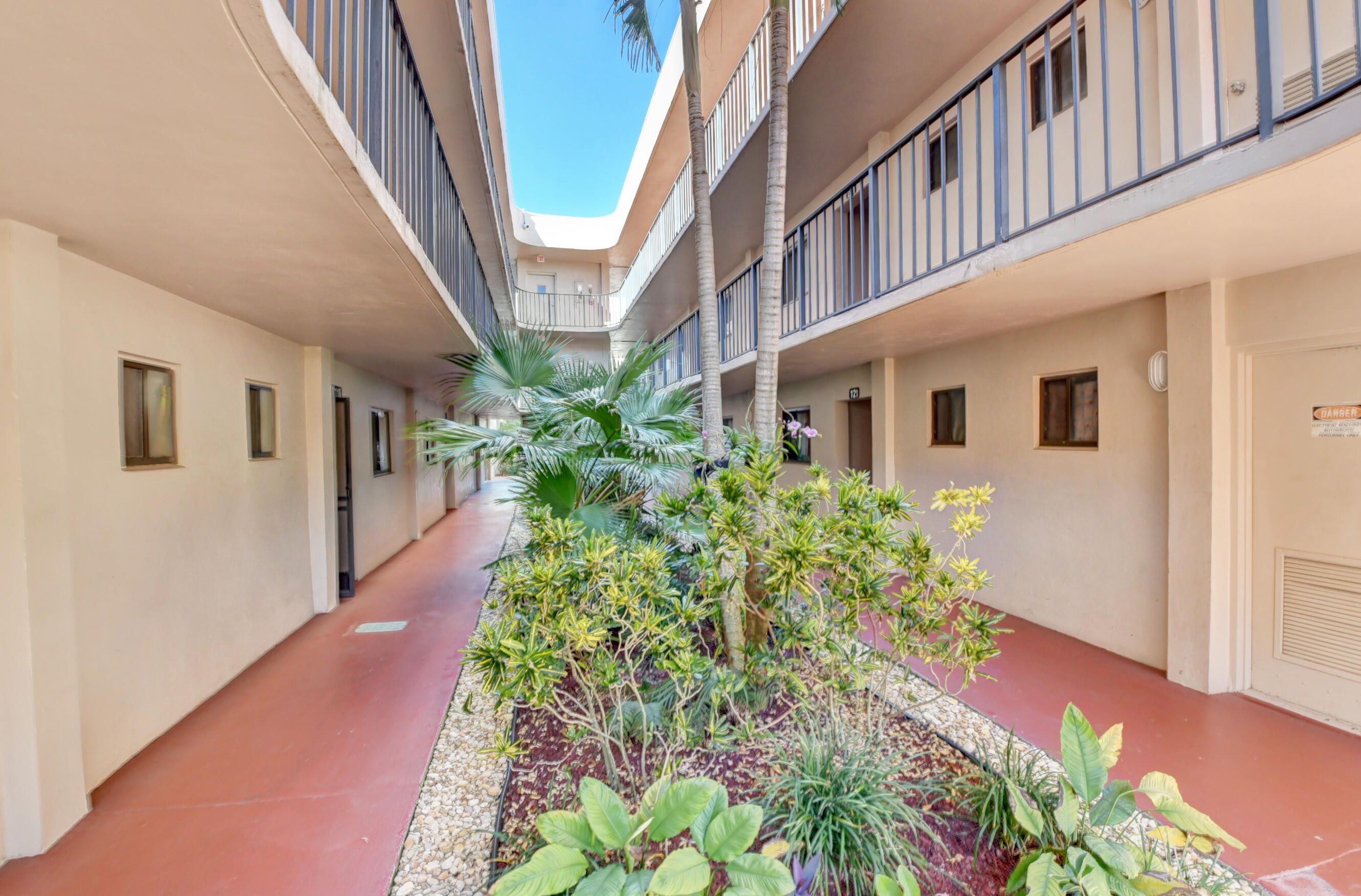 5160 Las Verdes Circle