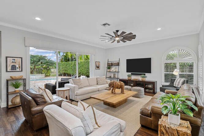 Properties 2721 Twin Oaks Way