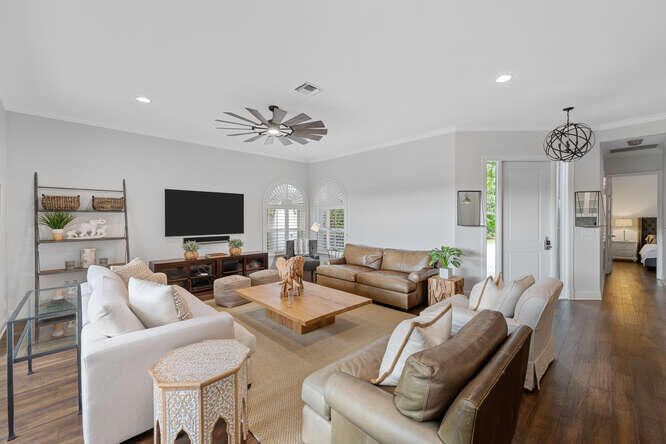 Properties 2721 Twin Oaks Way