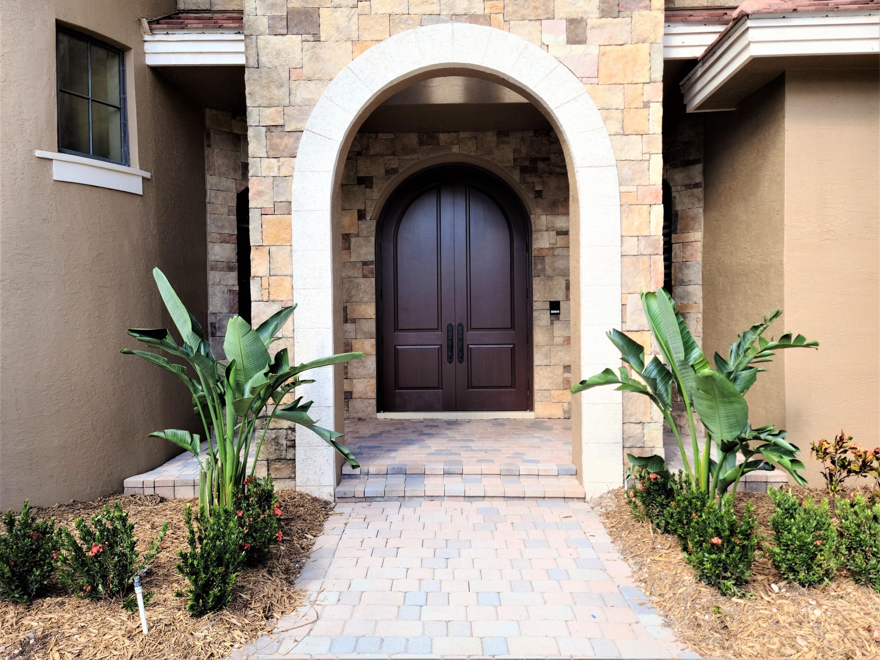 Properties 10531 Versailles Boulevard