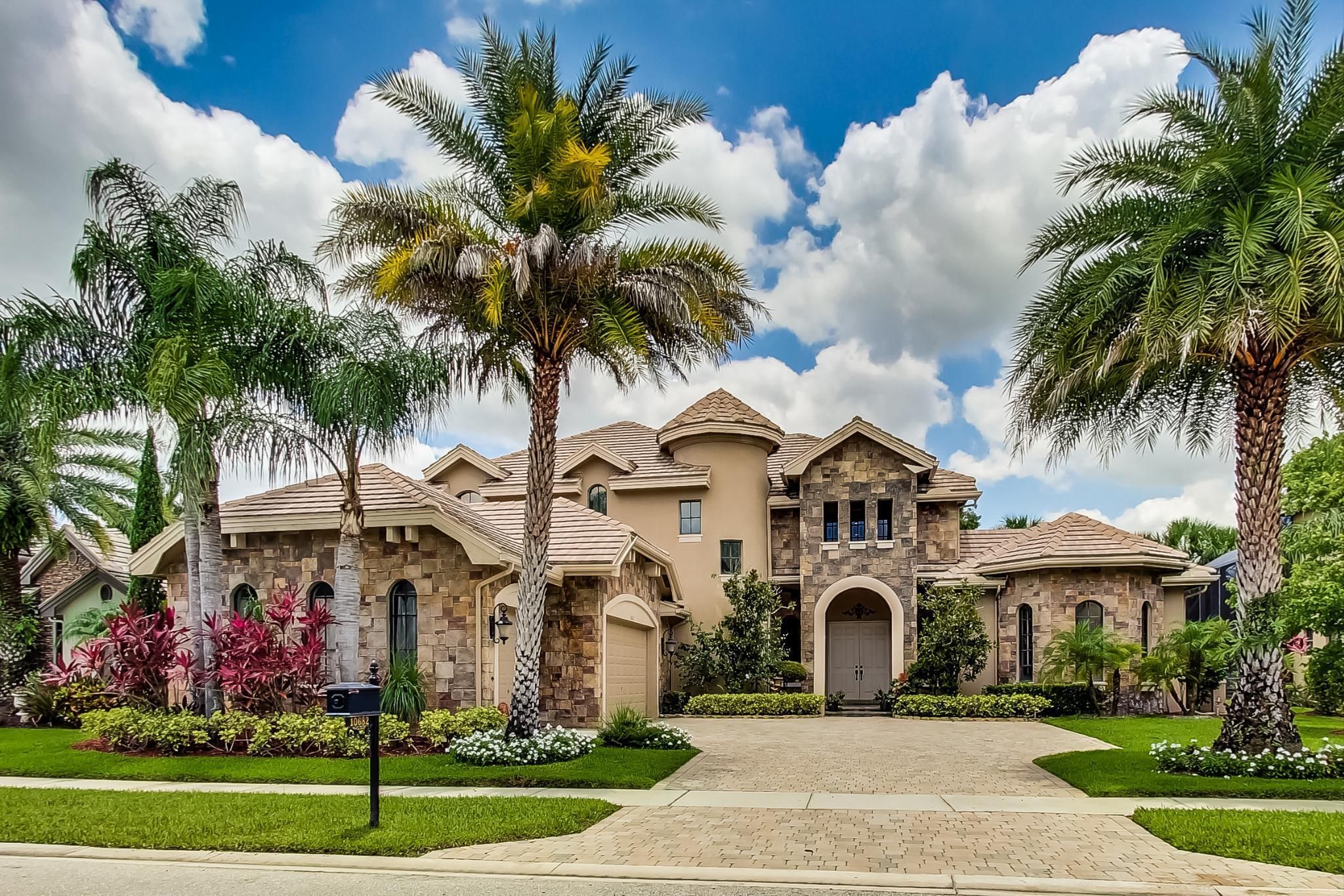 Properties 10682 Versailles Boulevard