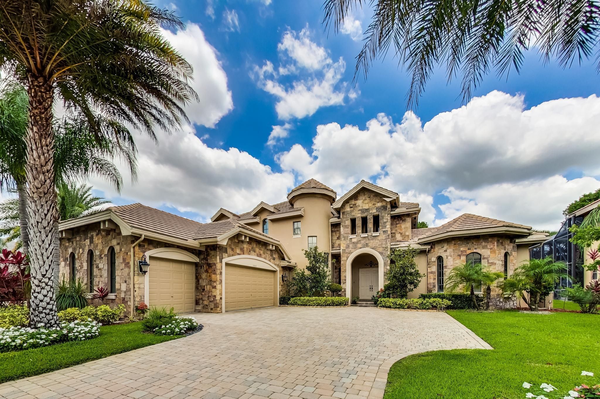 Properties 10682 Versailles Boulevard