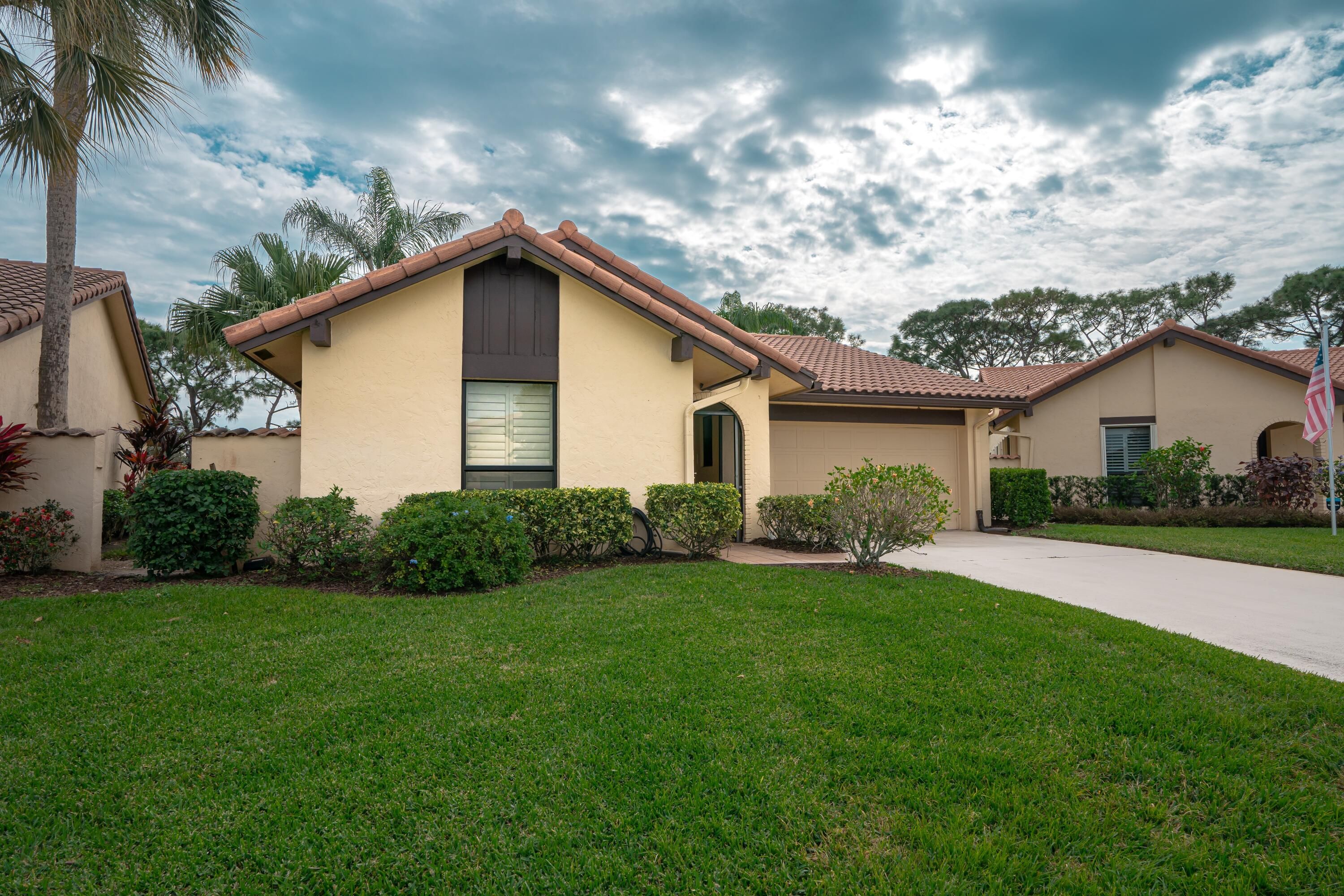 2564 SW Bobalink Circle