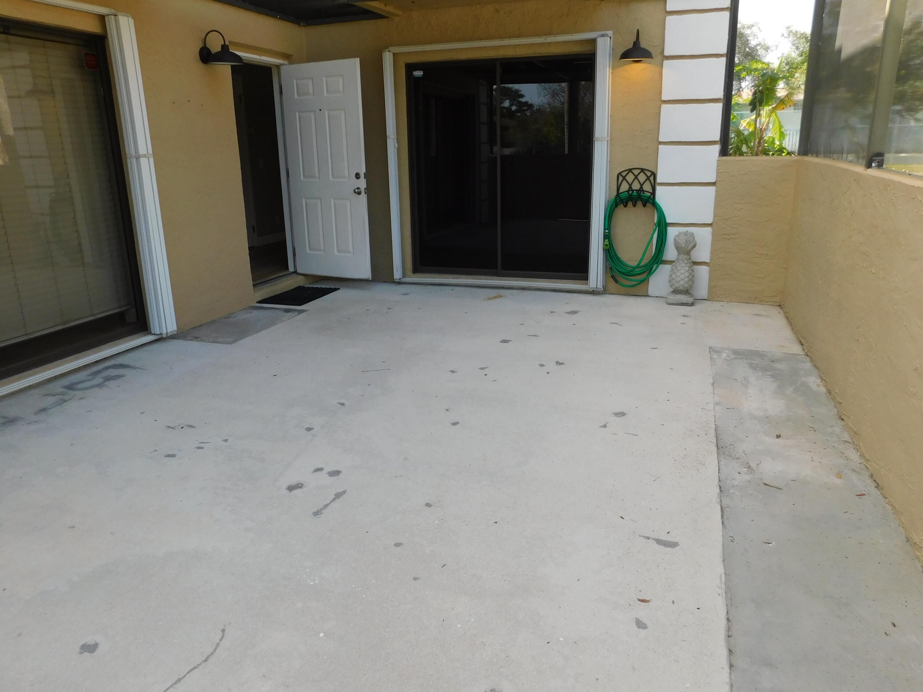 1482 N Lawnwood Circle