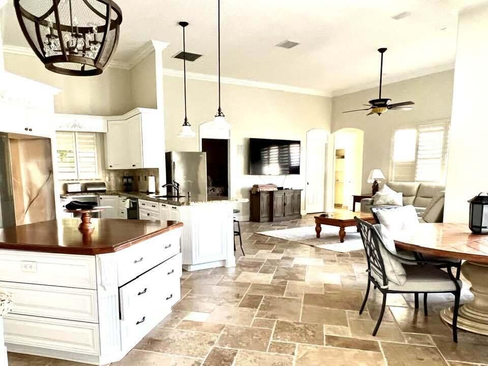 Properties 15411 Palma Lane