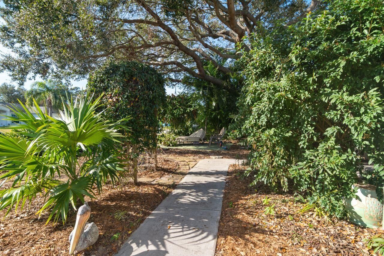 449 SE Strait Avenue