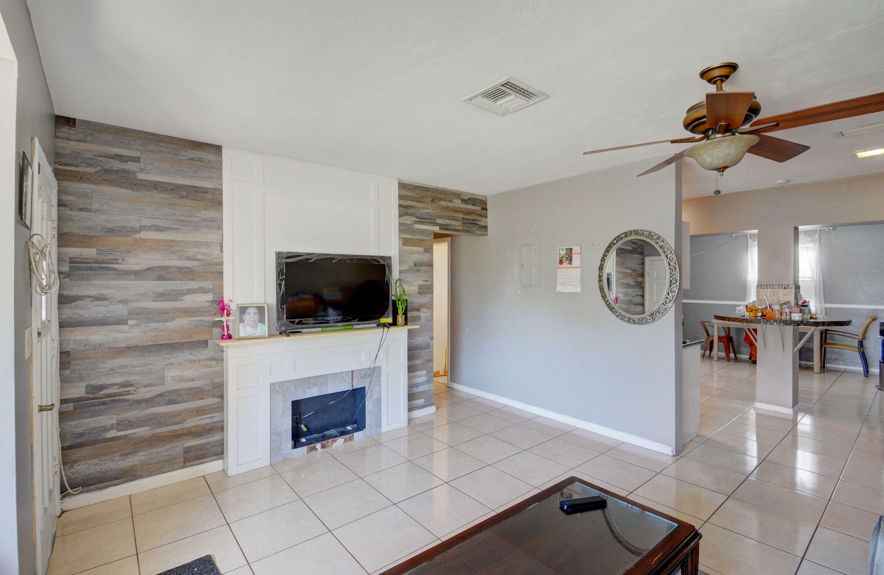 832 SE 4th Avenue