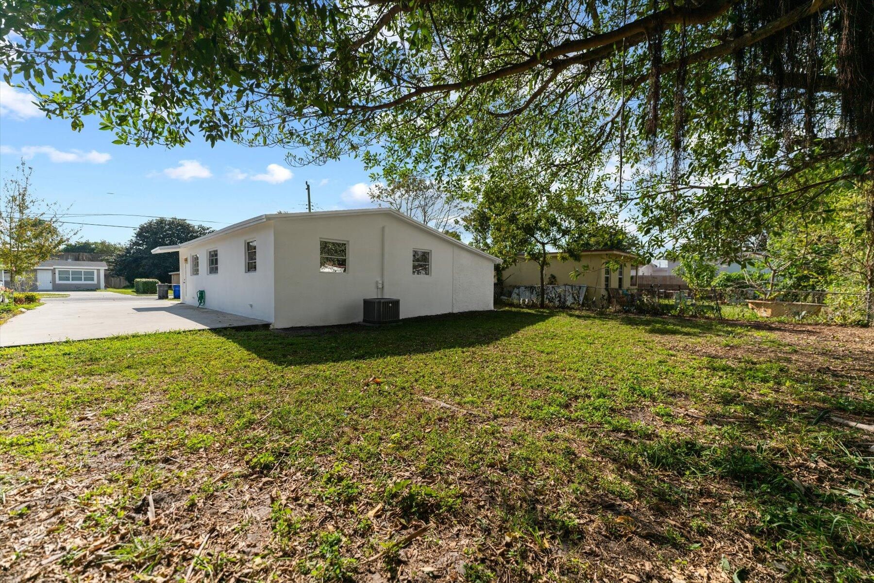 5941 NW 41st N Terrace