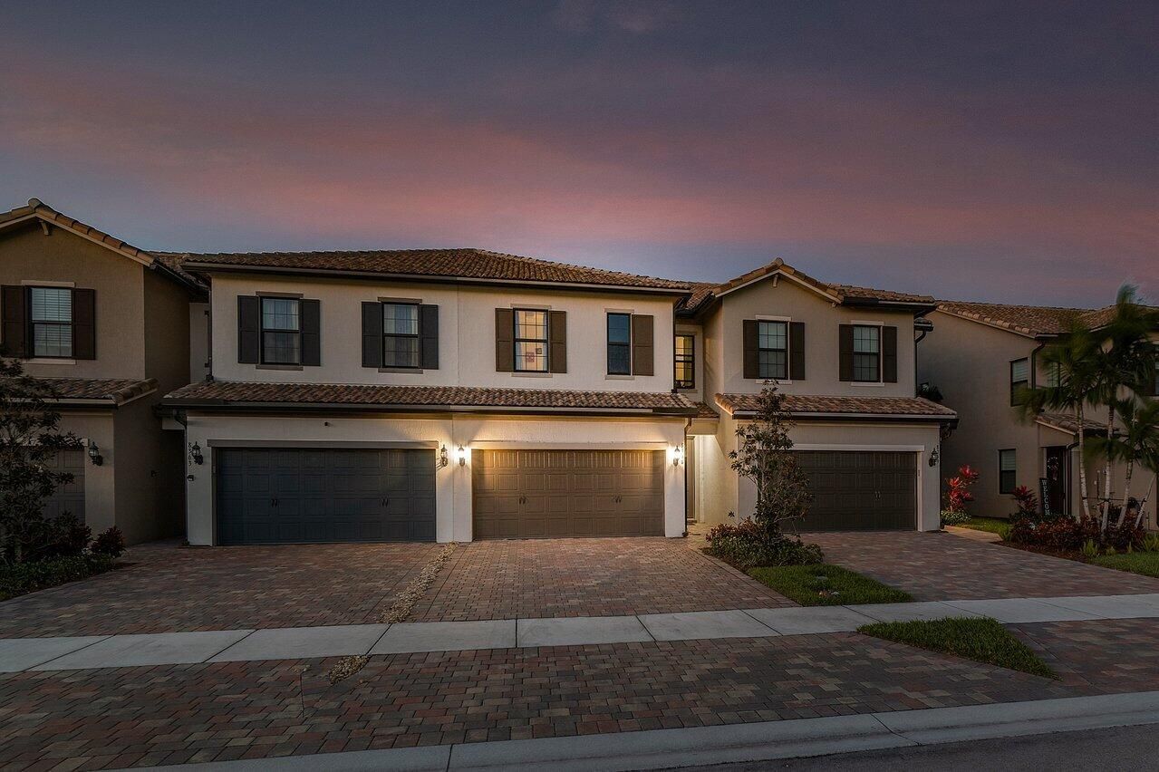 8361 Cinch Way