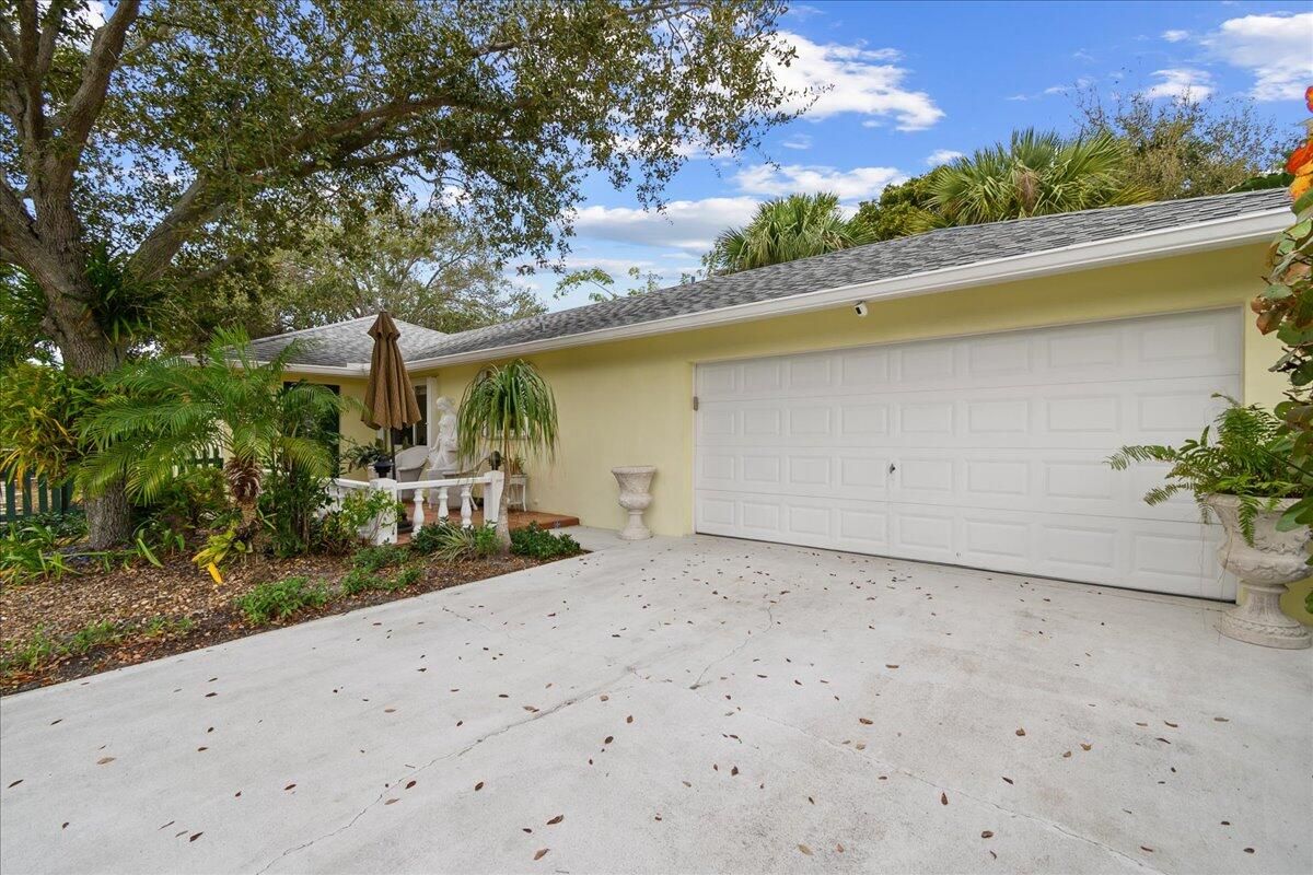 202 N Palmway