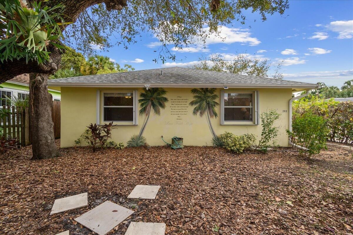 202 N Palmway